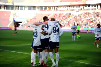Fenerbahçe, Gaziantep'i İlk Yarıda Ezdi: 3-0!