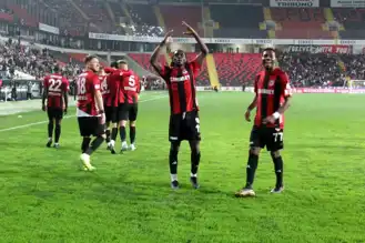 Gaziantep, Başakşehir'i Evinden Sildi: 3-0!