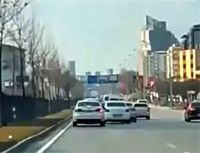 Gaziantep'te Tehlikeli Makas: İki Araç Trafiği Tehlikeye Attı