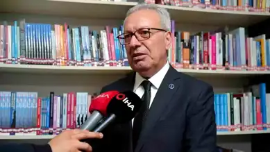 Sunay Akın'dan "Koyu Mavi Memleket Kumaşı"