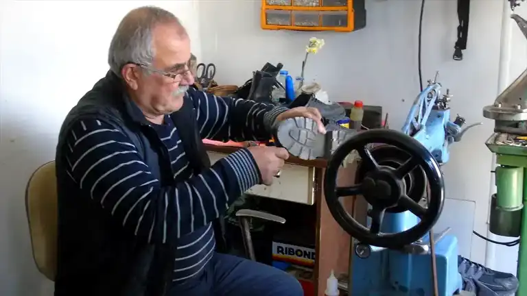 Depremden Sonra Ayakkabı Tamircisi Hasan Usta