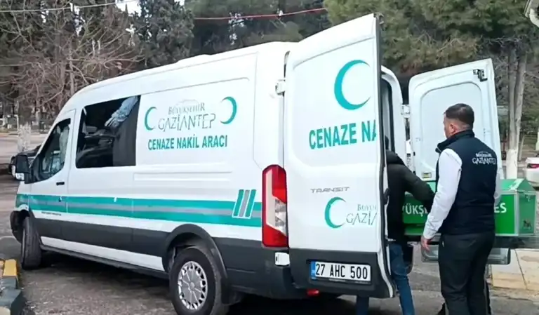 Ev Yangınında 1 Ölü, 3 Yaralı