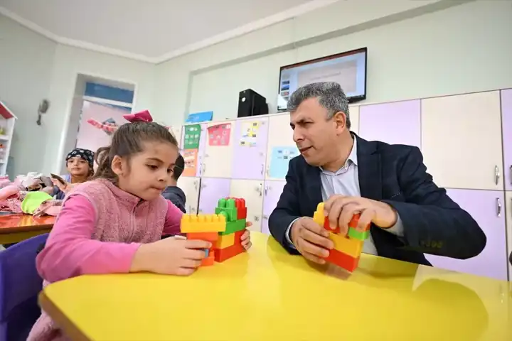 Görme Engelli Müdür, Çocukların Gözbebeği!