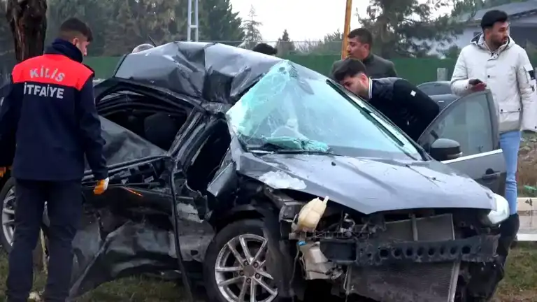 Kilis'te Otomobil-Otobüs Kazası: 3 Yaralı