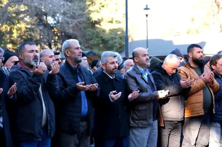 Gaziantep'te Gıyabi Cenaze Namazı: Rim'in Dedesi İçin Dua