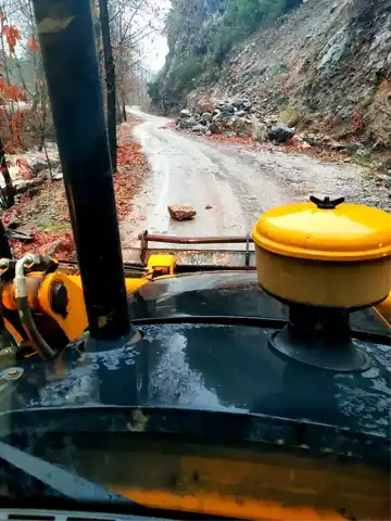 İslahiye'de Heyelan Sonrası Yol Trafiğe Açıldı