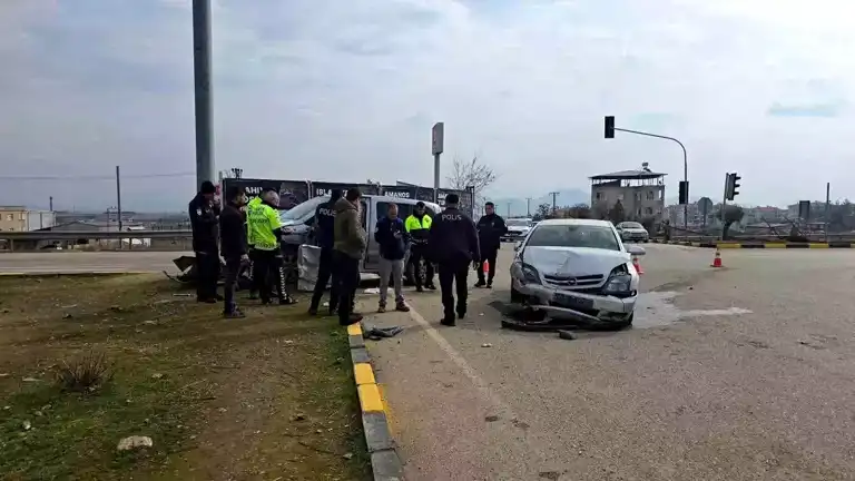 İslahiye'de Çarpışma: 2 Yaralı